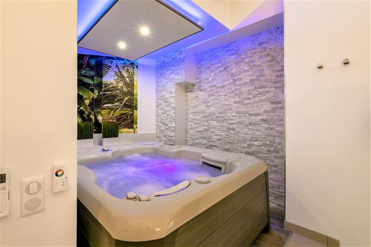 Relax Spa, Avec Jacuzzi A 디종 외부 사진